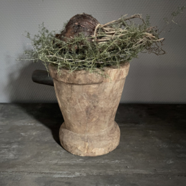 Houten 'vijzel' kandelaar (L 23,5)
