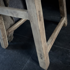 Oud Chinees houten krukje (H 47 cm)