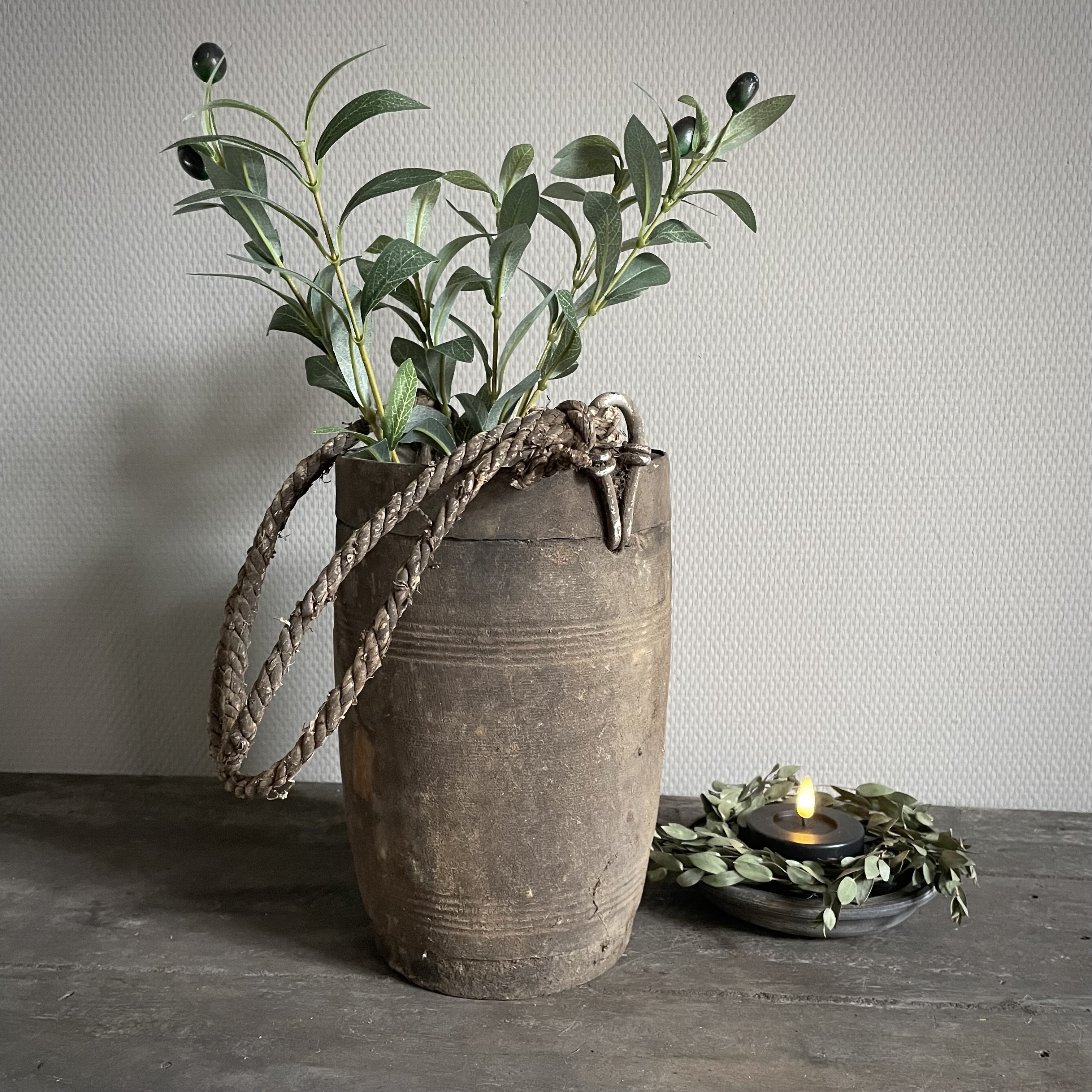 Oude Nepalese pot  NR132 (H 29 cm)