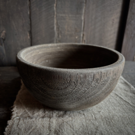 Vergrijsde houten kom/ bowl ( Dia 19 cm.)