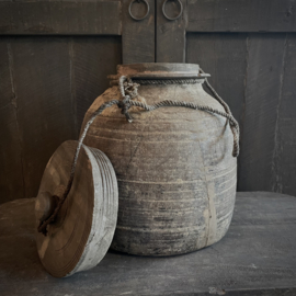 Oude Nepalese pot 134 (H 31 cm)
