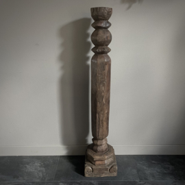 Oude Indische pilaar (H 112 cm.)