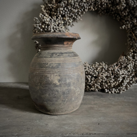 Oude Nepalese pot  NR132 (H 21 cm)