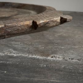 Oude verweerde  Chapati schaal 'Nr 86' ( L 48,5 cm)