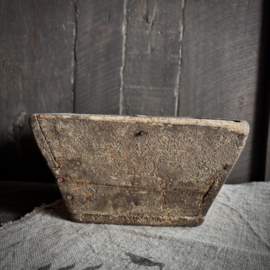 Oud houten bakje ( L 18,5 cm)