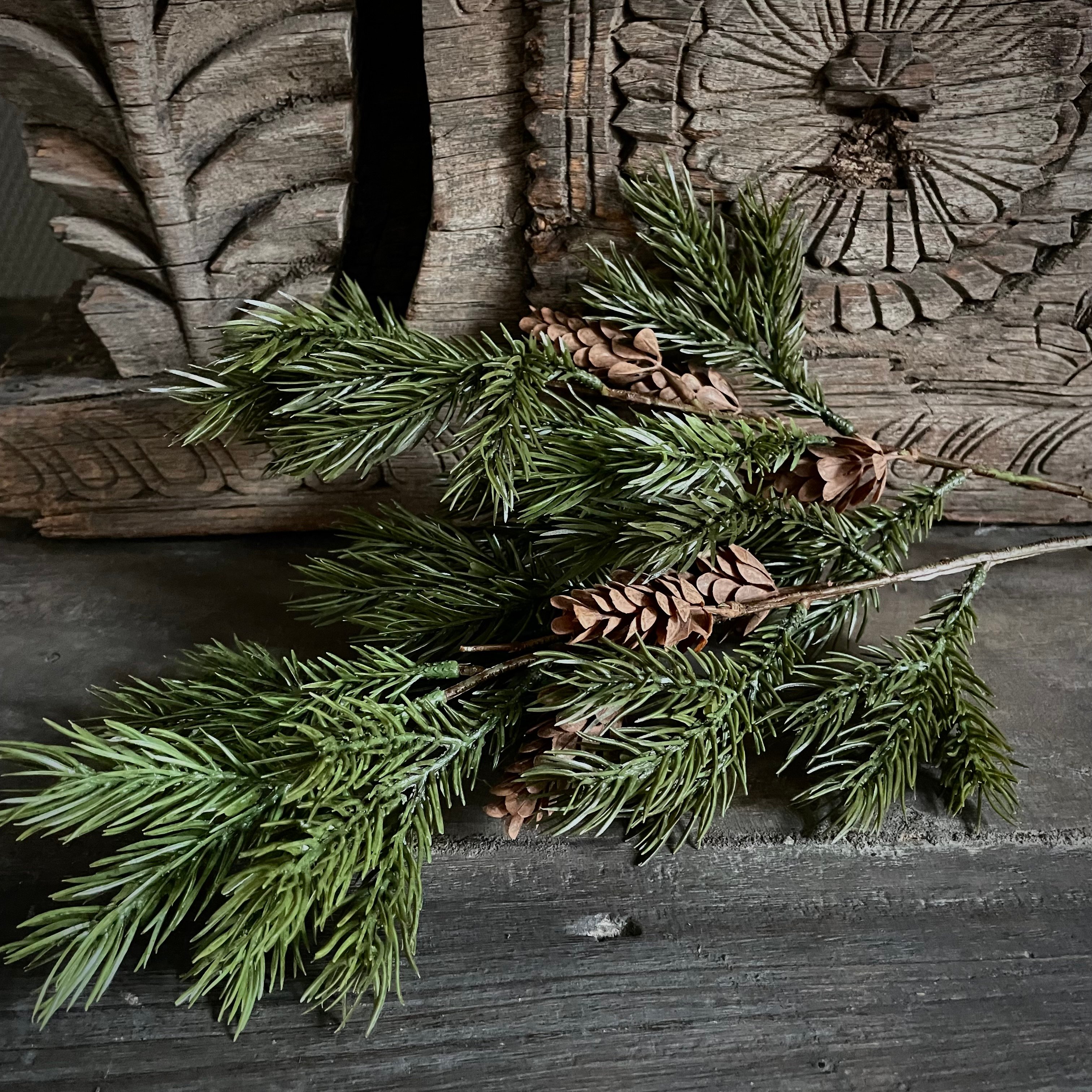 Pine branch 'kunst' (L 65 cm)