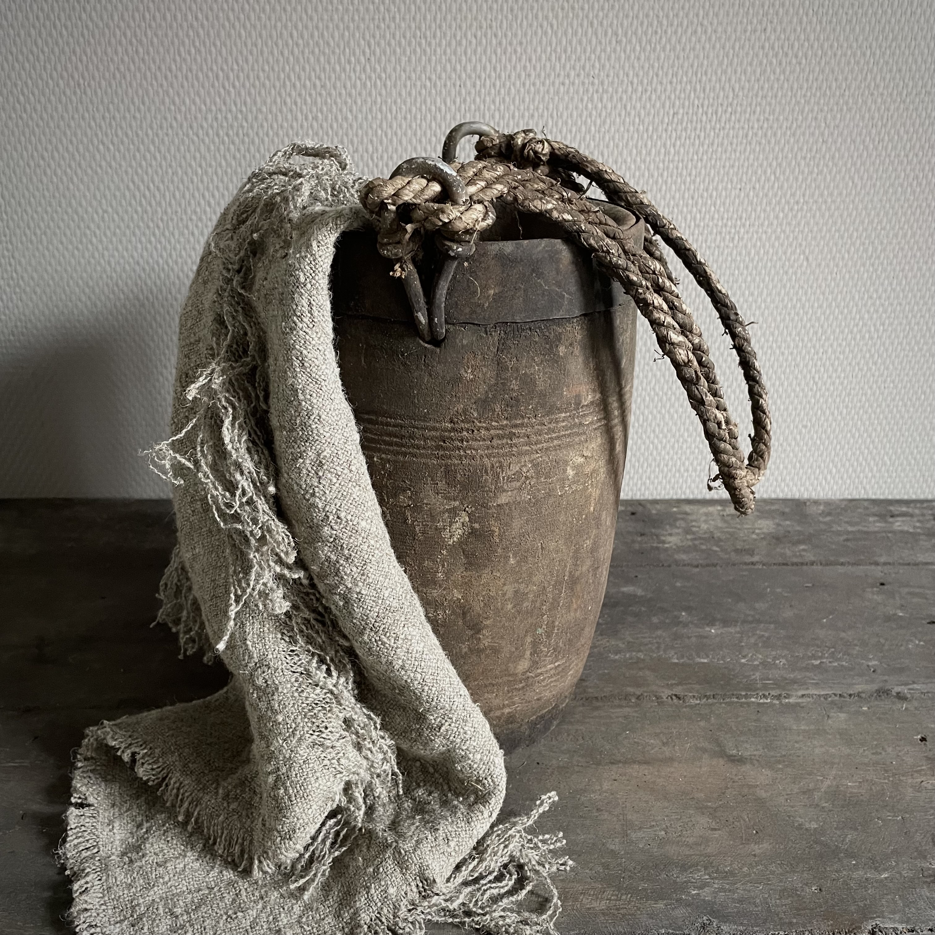 Oude Nepalese pot  NR132 (H 29 cm)