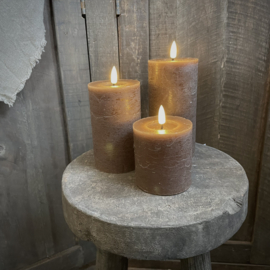 LED wax stompkaars choco bruin M ( H 12,5 cm)