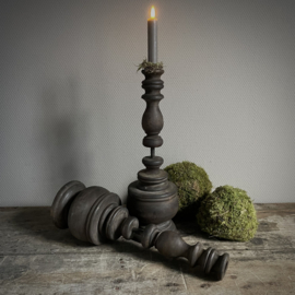 Sobere houten kandelaar  (40 cm hoog)