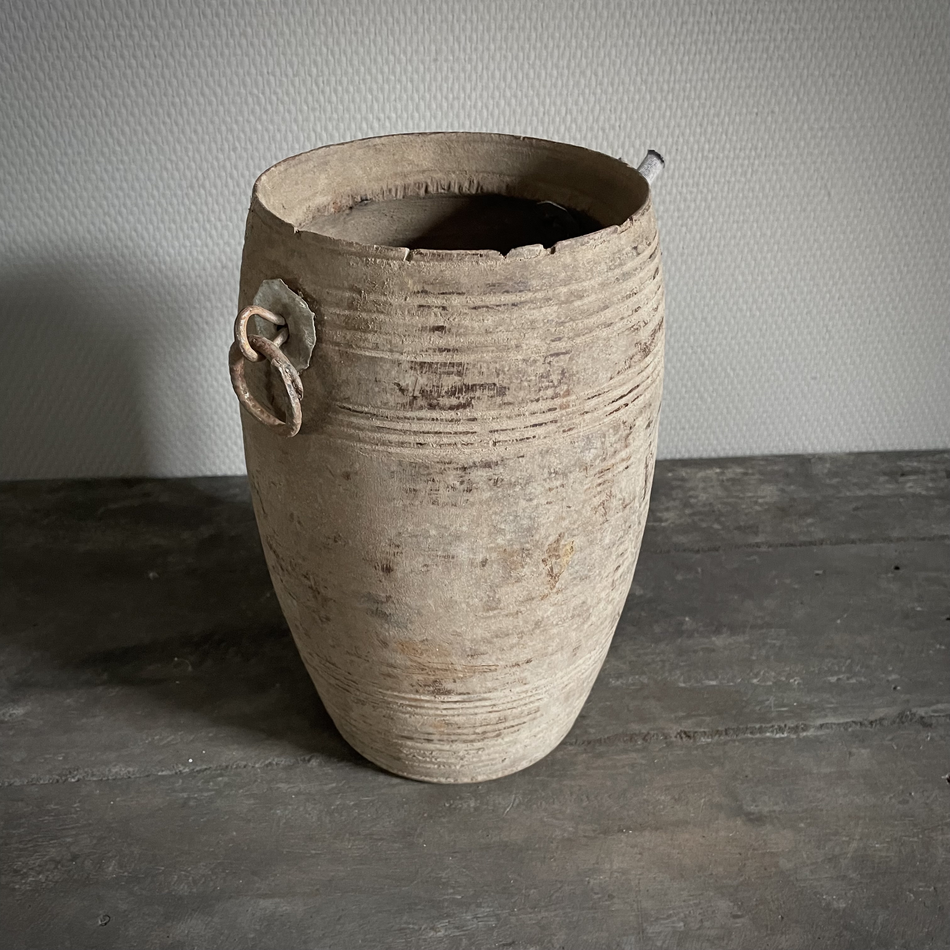 Oude Nepalese pot  NR135 (H 26,5 cm)