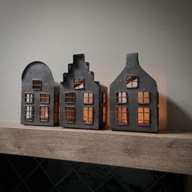 Set van 3 metalen gevelhuisjes (H 15,5 cm.)