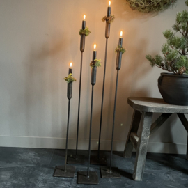Metalen kandelaar 'S' (60 cm hoog)