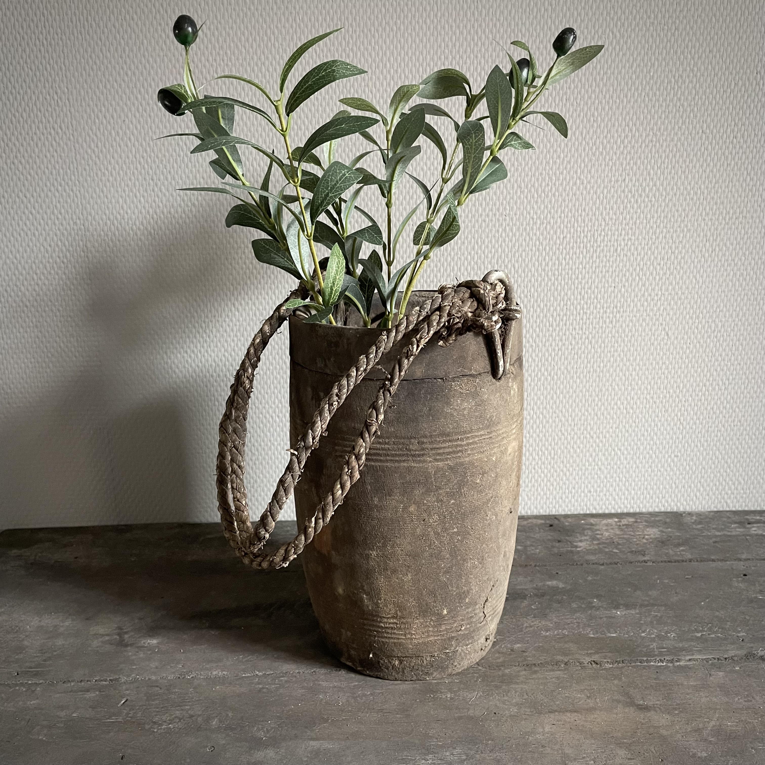 Oude Nepalese pot  NR132 (H 29 cm)