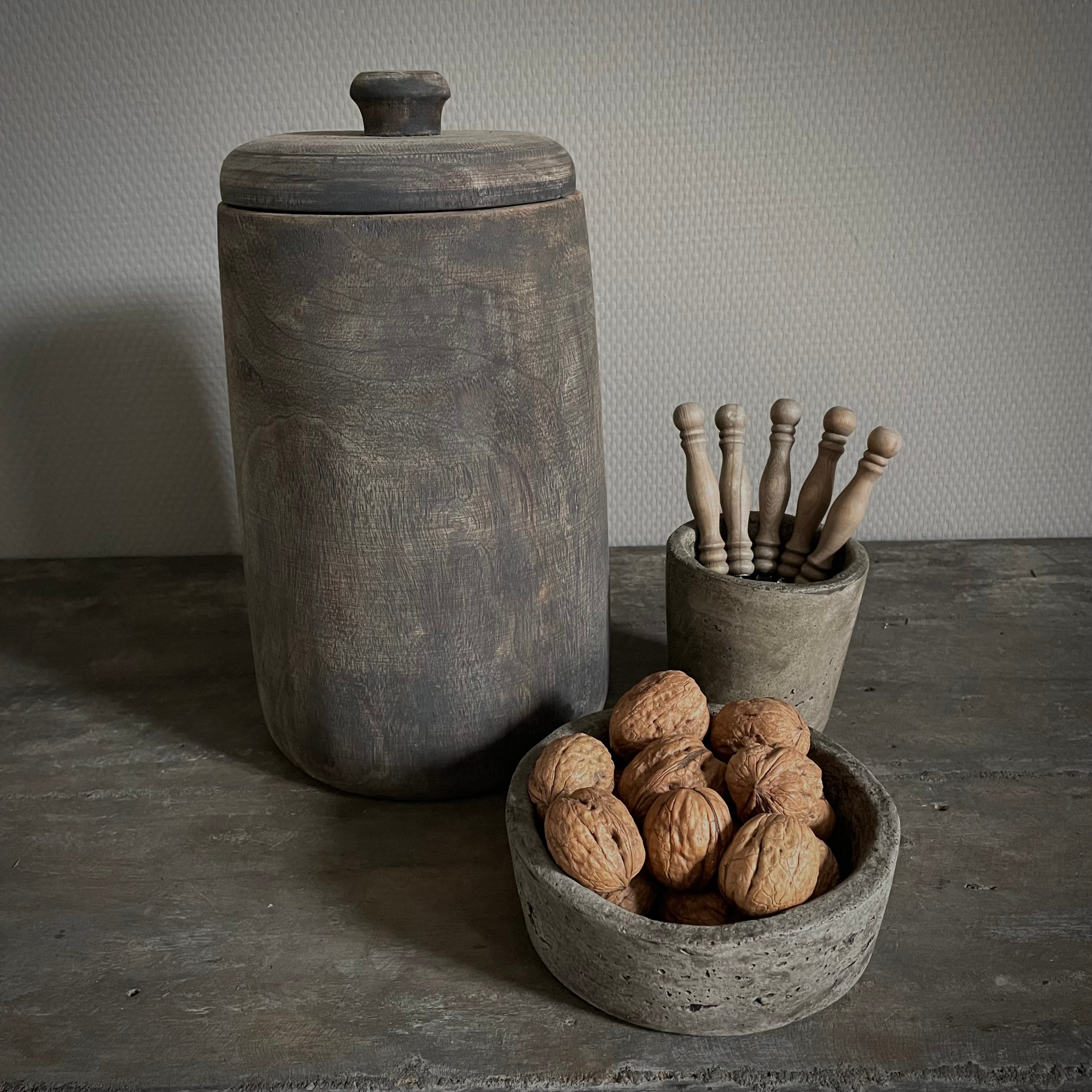 Vergrijsde houten pot (H 30 cm)