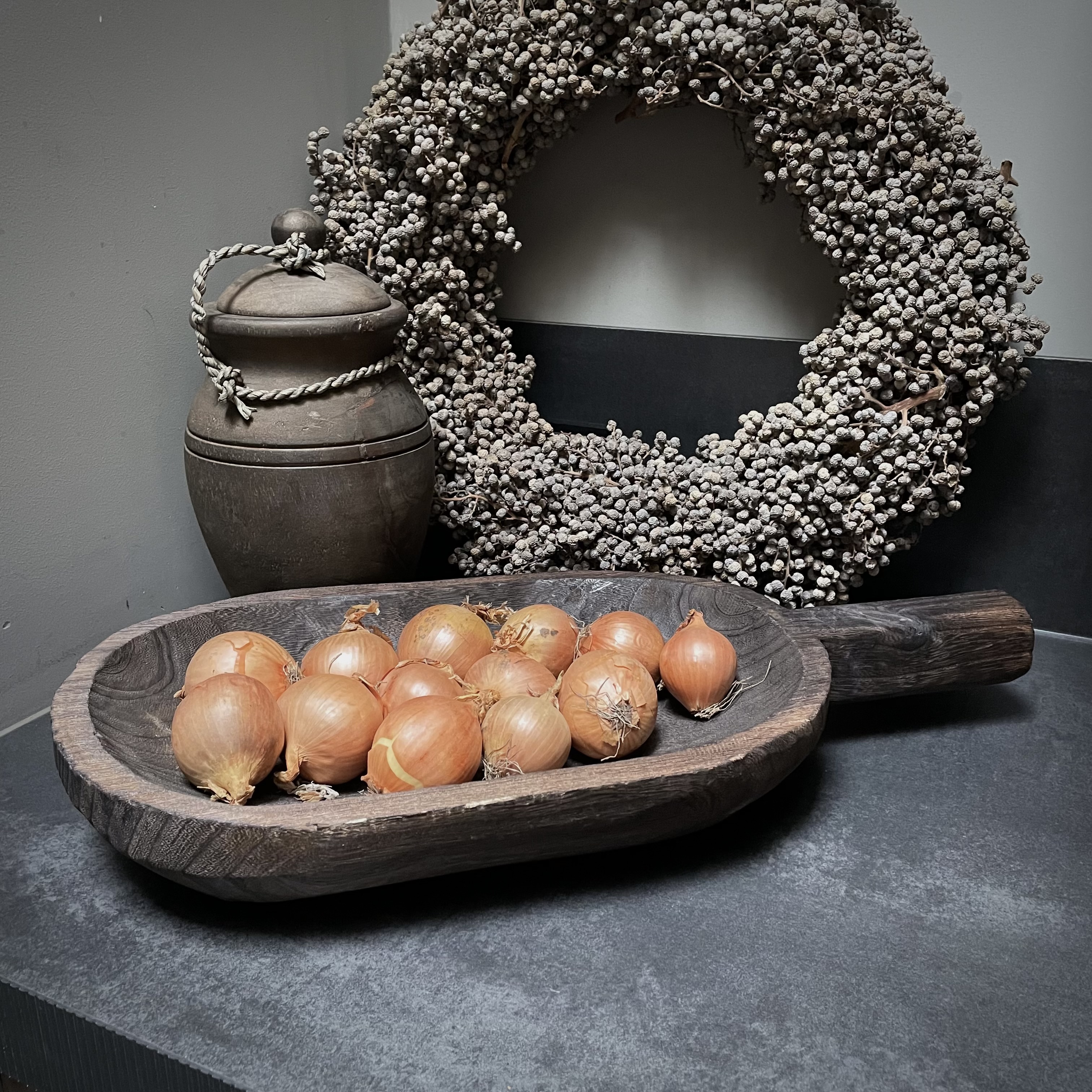 Donkere houten trog (L 55 cm)