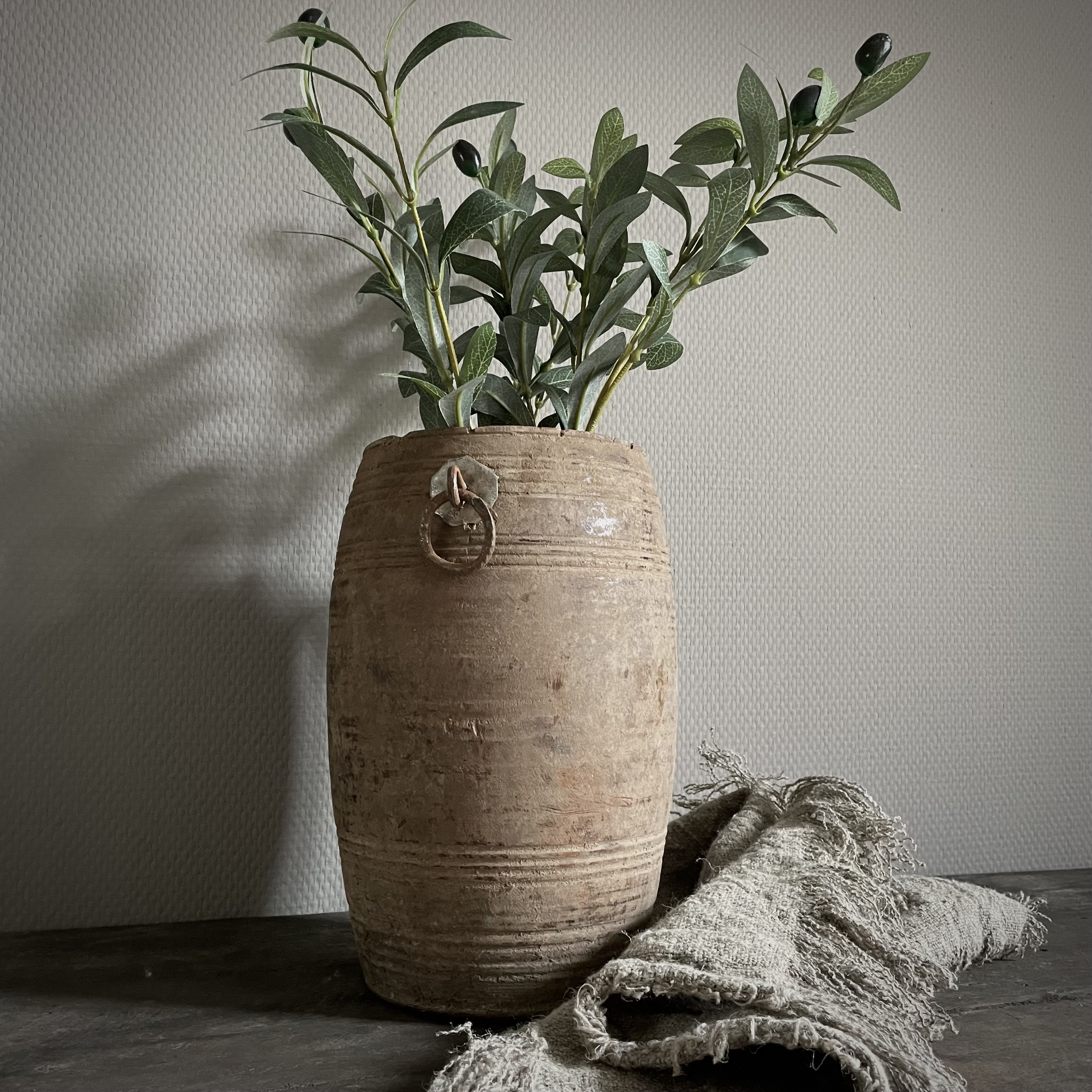 Oude Nepalese pot  NR135 (H 26,5 cm)