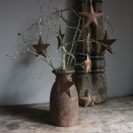 Metalen ster roest kleur aan jute M (H 12 cm)