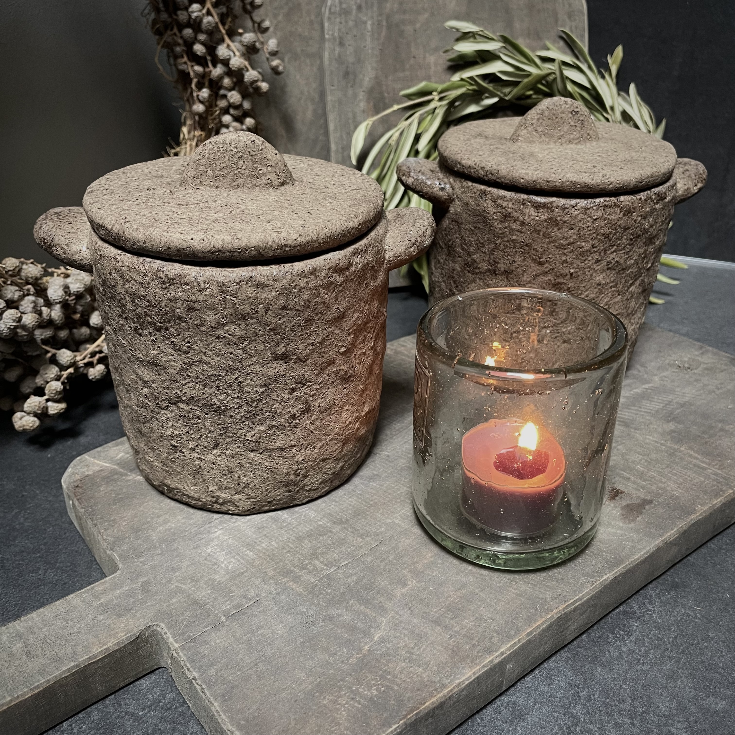 Aardewerken pot met deksel (H 12,5 cm)