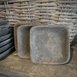 Houten vierkant schaaltje. (15 x 15 cm.)