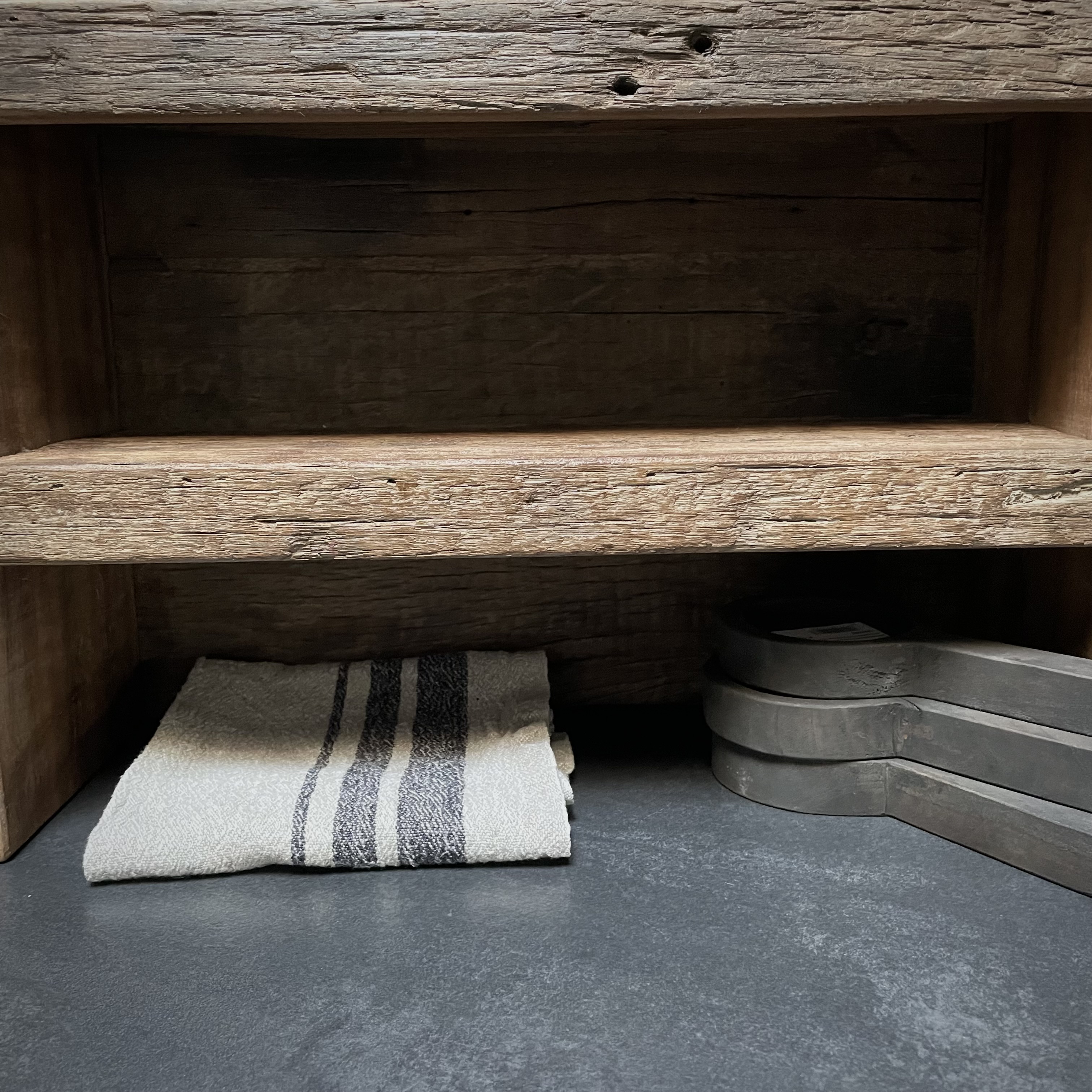 Zwaar houten rek 'truckbody wood' (Br 50 cm)