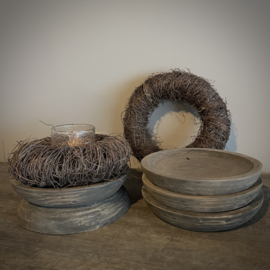 Vergrijsde houten schaal  ( Dia 21 cm.)