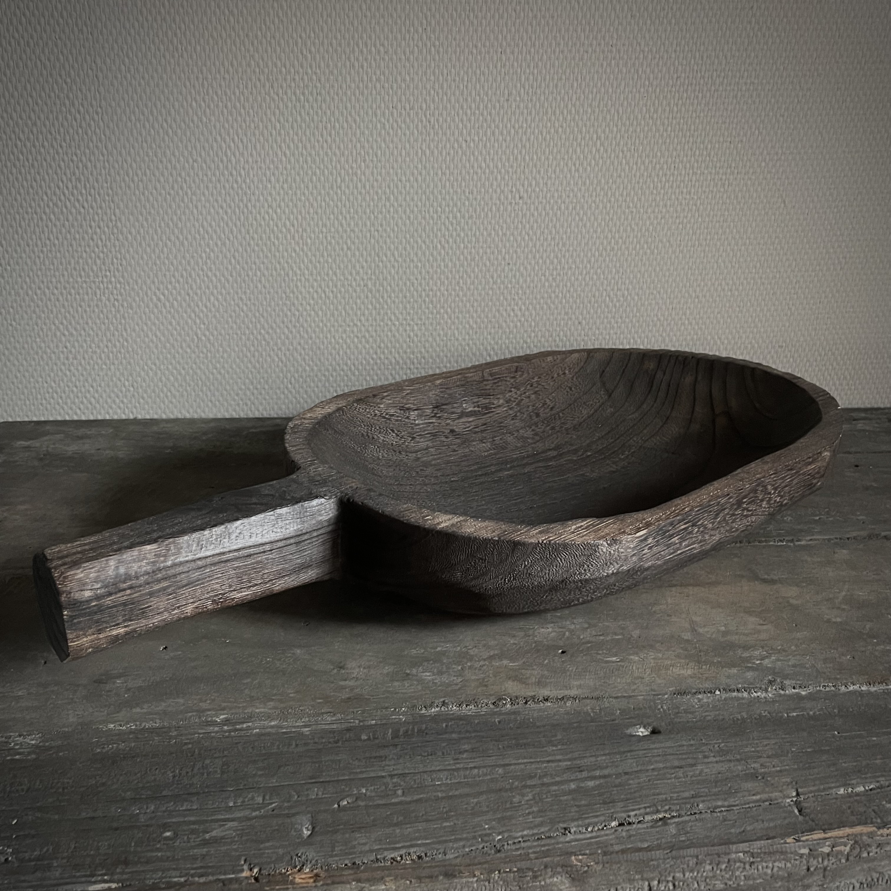 Donkere houten trog (L 55 cm)