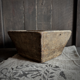Oud houten bakje ( L 18,5 cm)