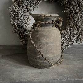 Oude Nepalese pot  NR136 (H 25 cm)