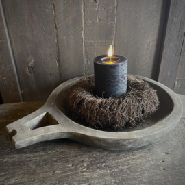 Vergrijsde houten schaal met greep ( L 38 cm.)