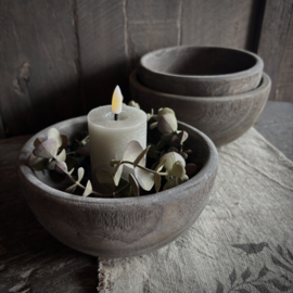 Vergrijsde houten kom/ bowl ( Dia 17 cm.)