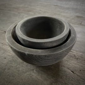 Set van 2 ronde houten schaaltjes.