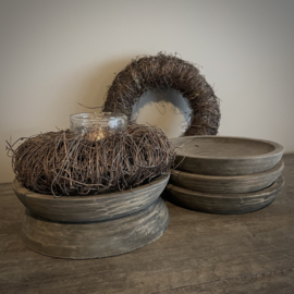 Vergrijsde houten schaal  ( Dia 21 cm.)