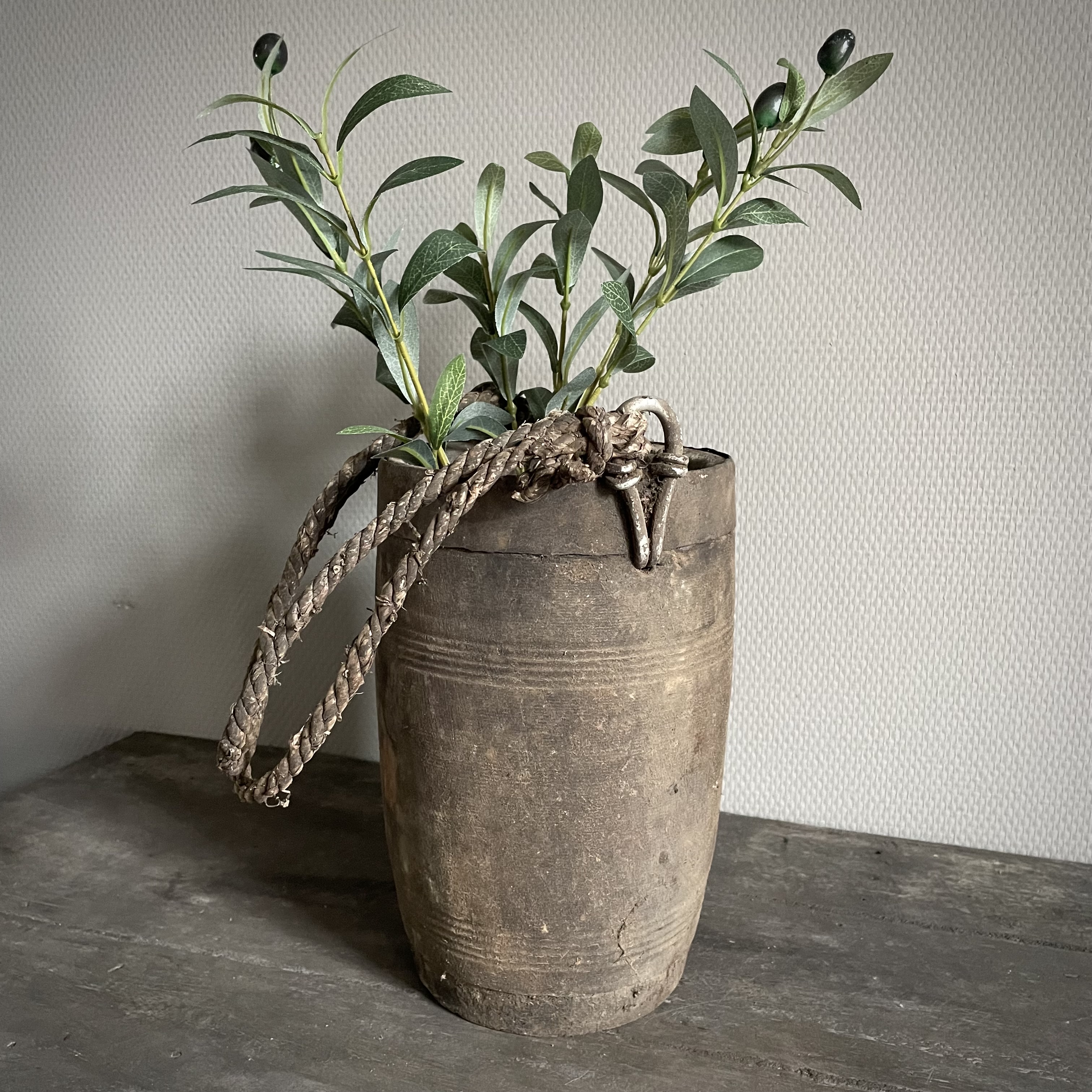 Oude Nepalese pot  NR132 (H 29 cm)