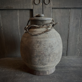 Oude Nepalese pot 135 (H 29 cm)