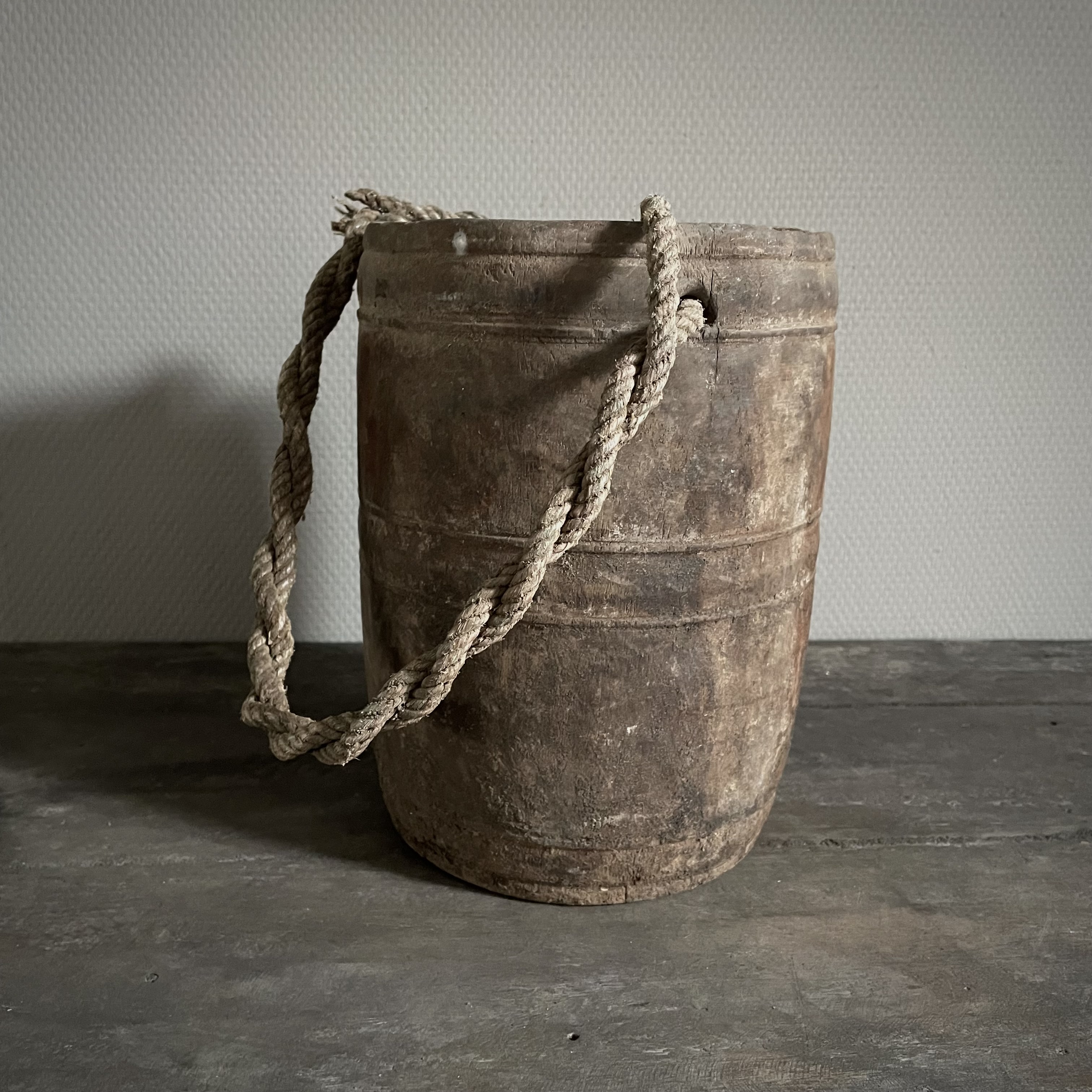 Oude Nepalese pot  NR131 (H 25 cm)