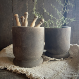 Houten pot/ beker op voet 'Luksa'