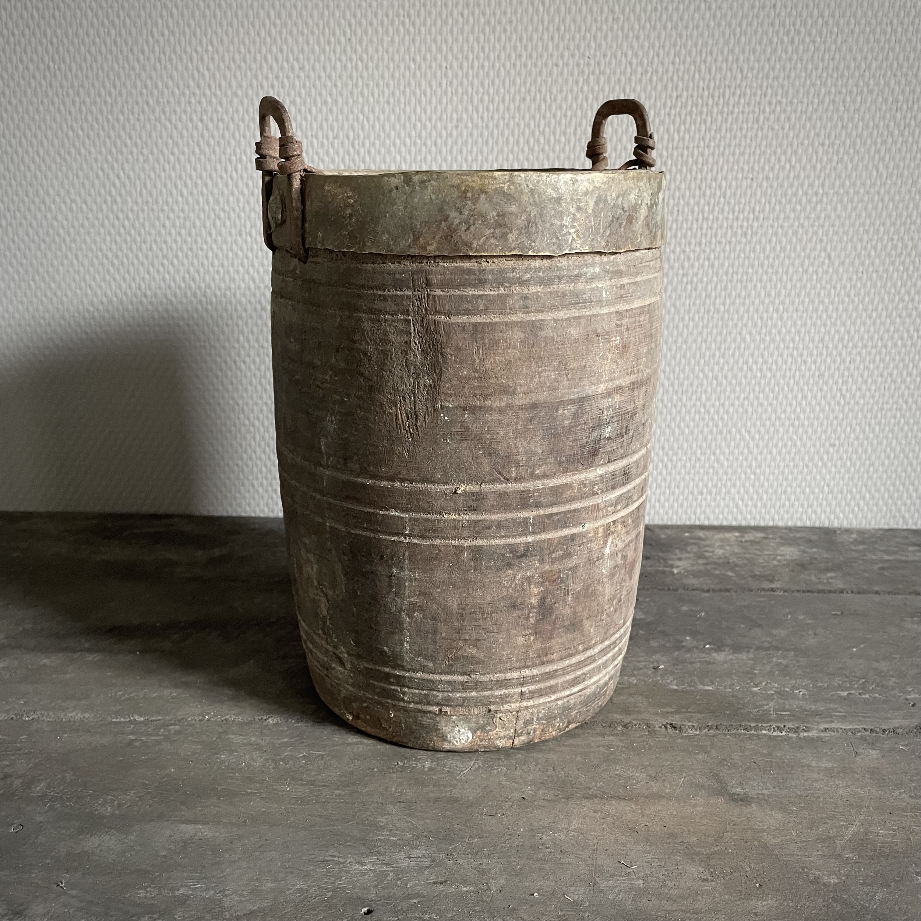 Oude Nepalese pot  NR134 (H 27 cm)