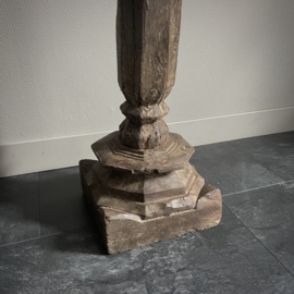 Oude Indische pilaar (H 100 cm.)