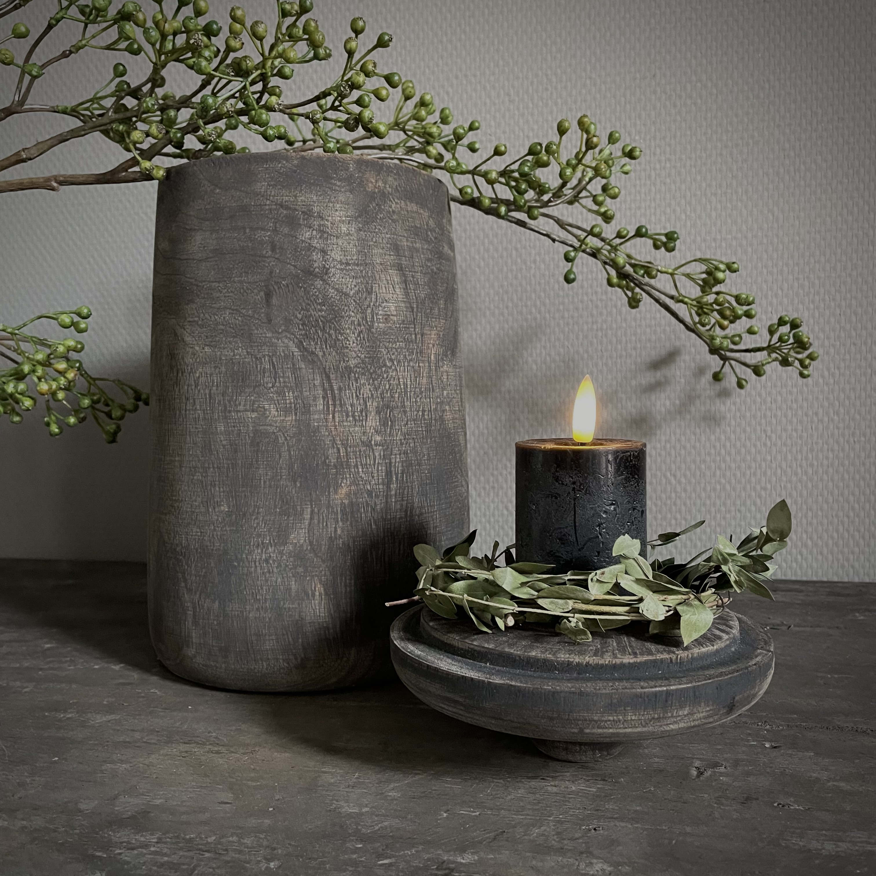 Vergrijsde houten pot (H 30 cm)