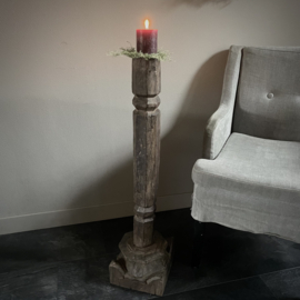 Oude Indische pilaar (H 89cm.)