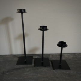 Set van 3 metalen kandelaren