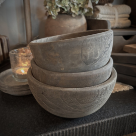 Vergrijsde houten kom/ bowl ( Dia 17 cm.)