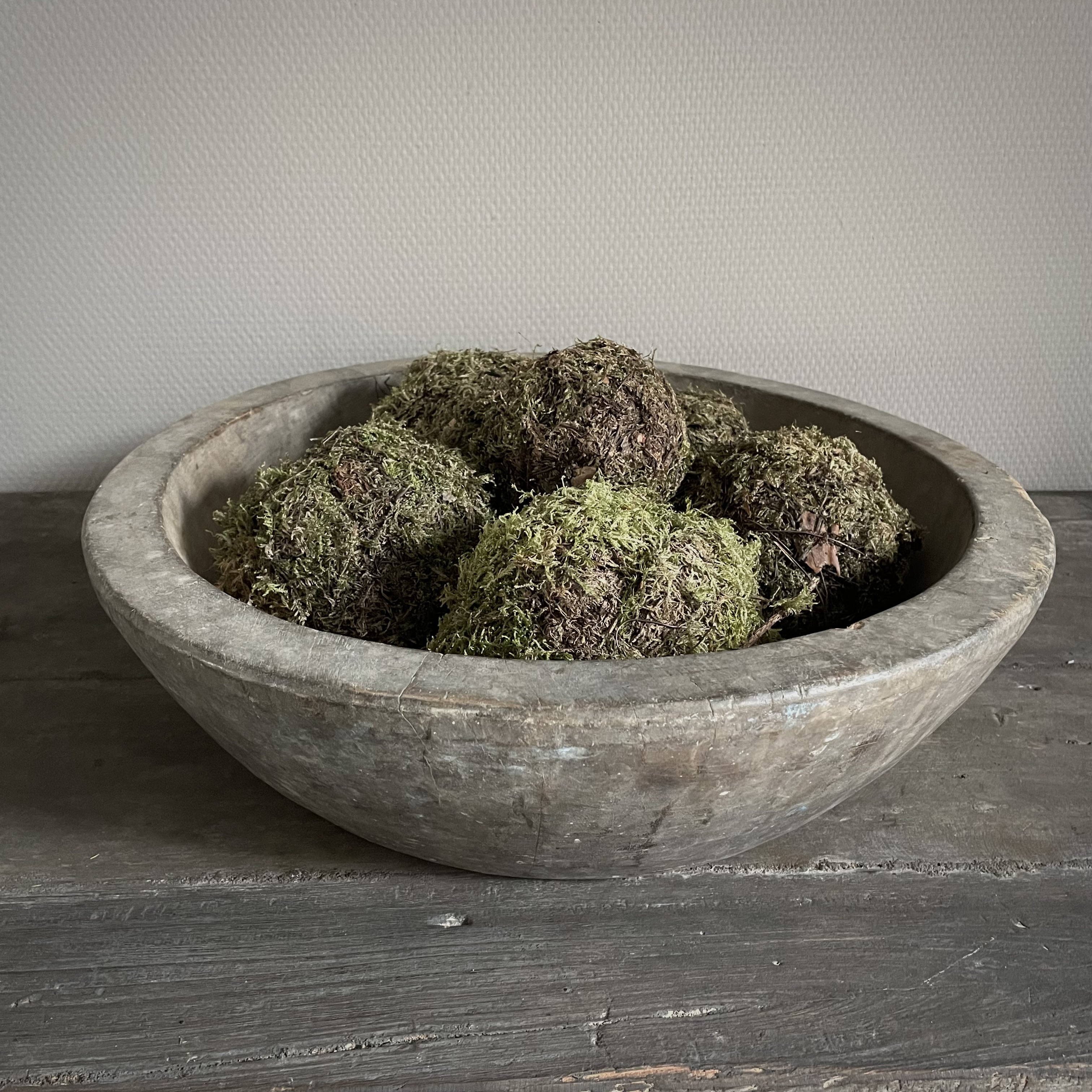 Oud houten schaal van Aura Peeperkorn (dia 43,5 cm)