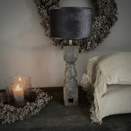 Unieke houten balusterlamp inclusief kap  (H 51 cm)