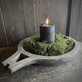 Vergrijsde houten schaal met greep ( L 38 cm.)