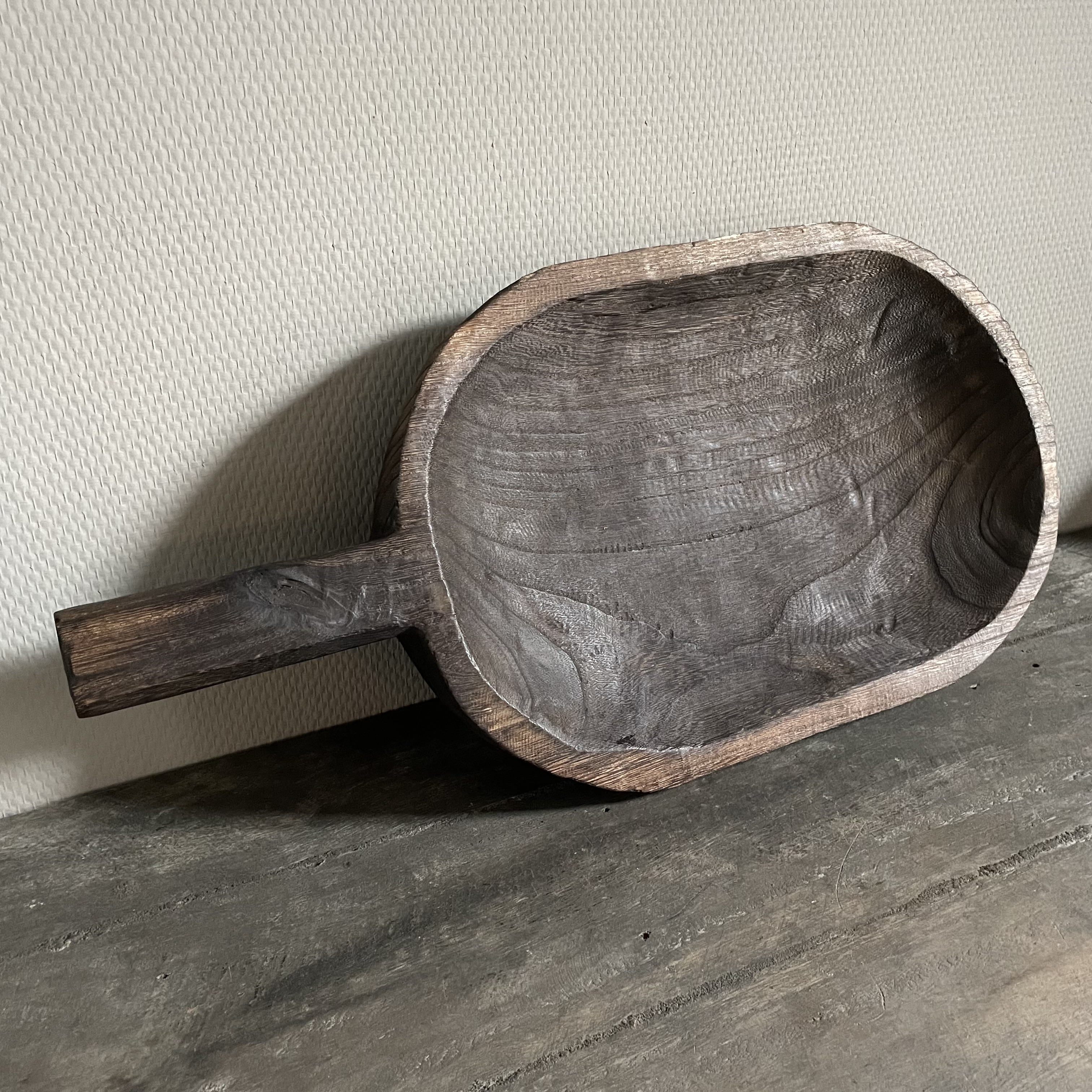 Donkere houten trog (L 55 cm)