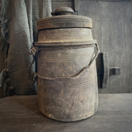 Oude Nepalese pot 140 (H 31 cm)