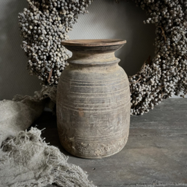 Oude Nepalese pot  NR133 (H 23 cm)