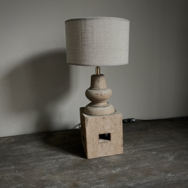 Unieke houten balusterlamp inclusief kap  (H 45 cm)