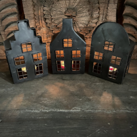 Set van 3 metalen gevelhuisjes (H 15,5 cm.)